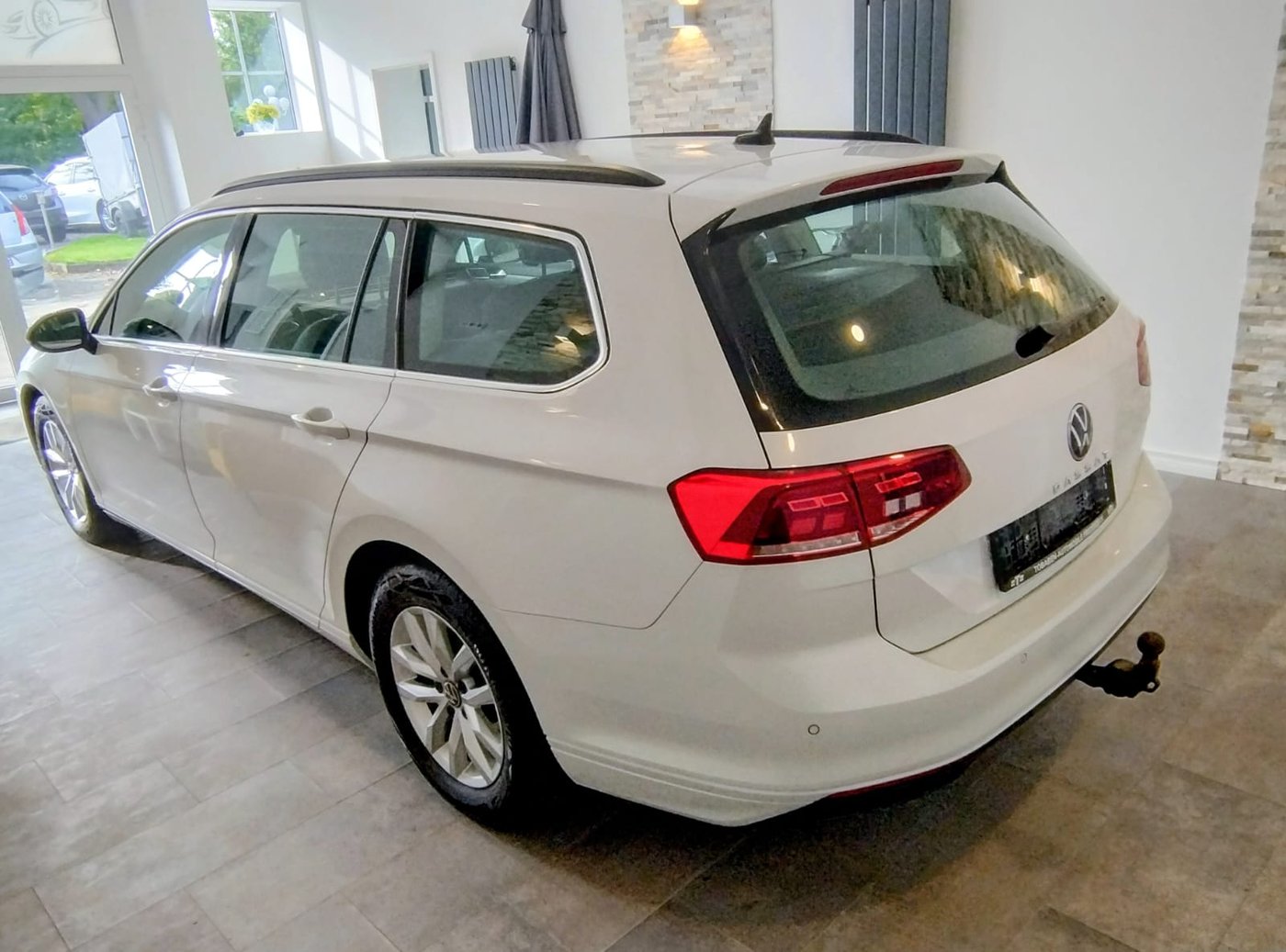 Tobaben Automobile Showroom